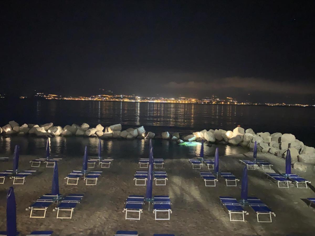 Appartamento Bed And Beach Messina Esterno foto